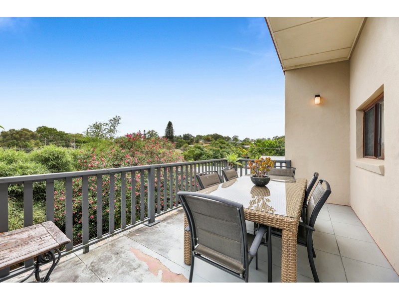 9 Jarmo Crescent, Southport QLD 4215