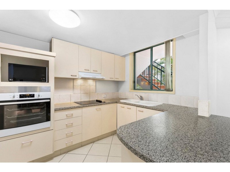 2/124 Queen Street, Southport QLD 4215