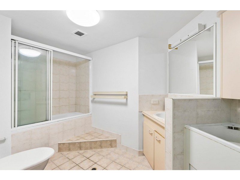 2/124 Queen Street, Southport QLD 4215