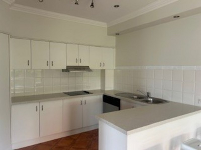 17/2 Bronberg Street, Southport QLD 4215