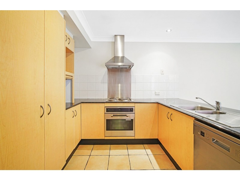 4/18 Blake Street, Southport QLD 4215