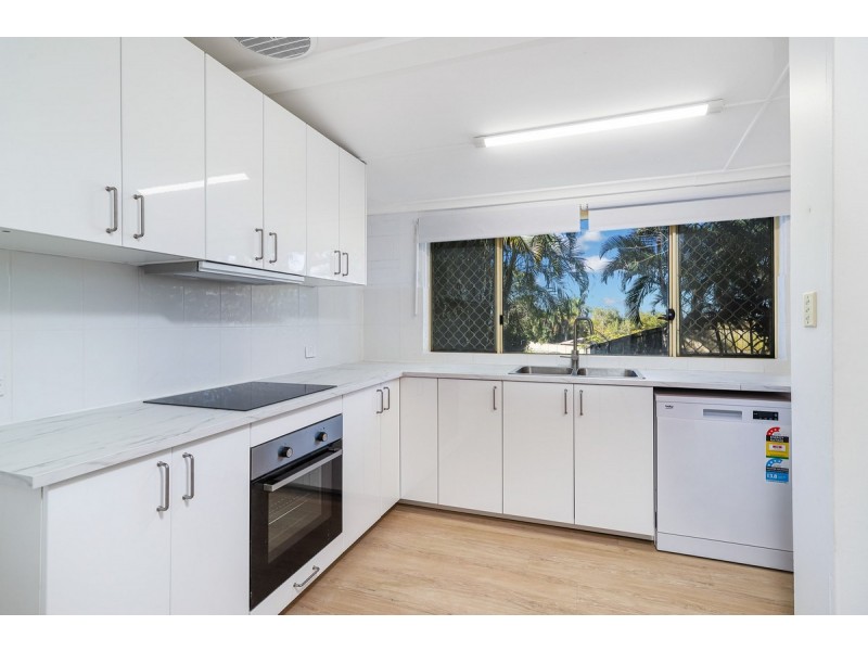 10 Crinkle Court, Southport QLD 4215