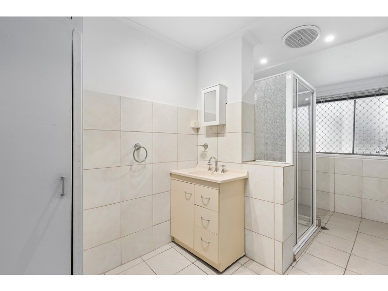 10 Crinkle Court, Southport QLD 4215