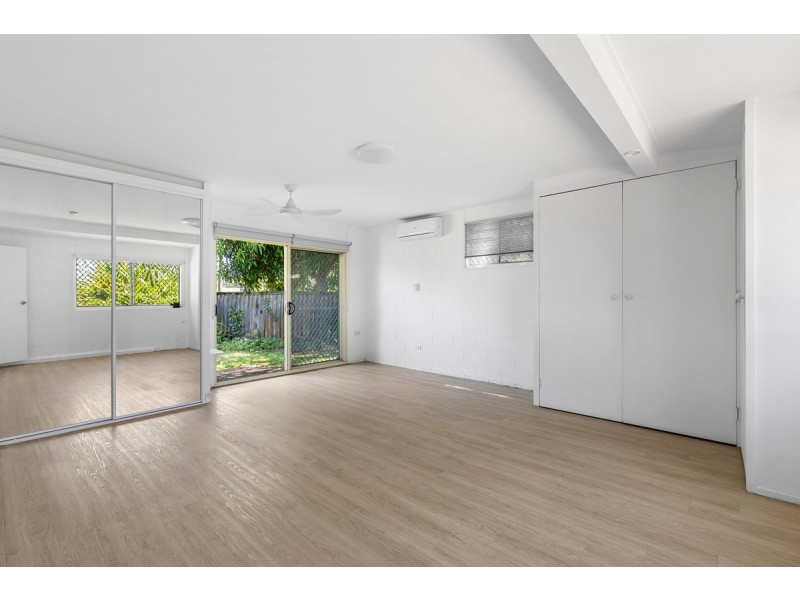 10 Crinkle Court, Southport QLD 4215