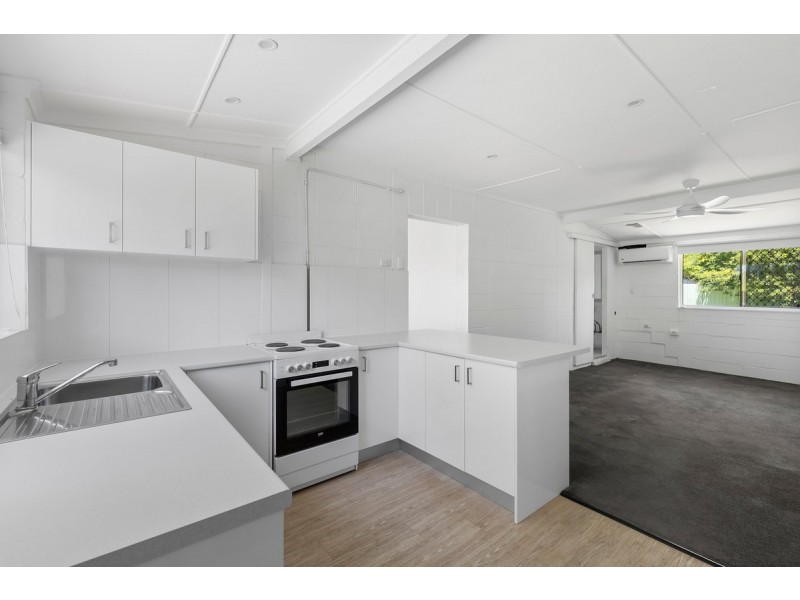 10 Crinkle Court, Southport QLD 4215