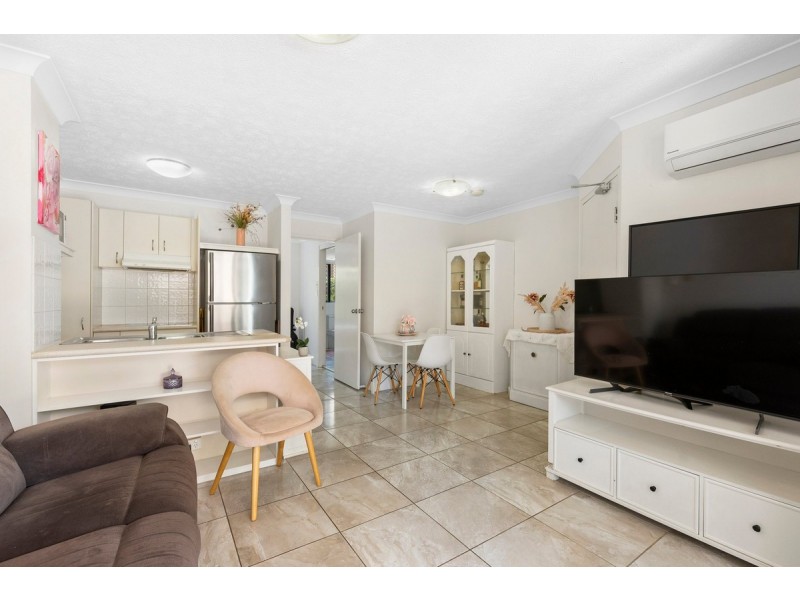 4/33 Lenneberg Street, Southport QLD 4215