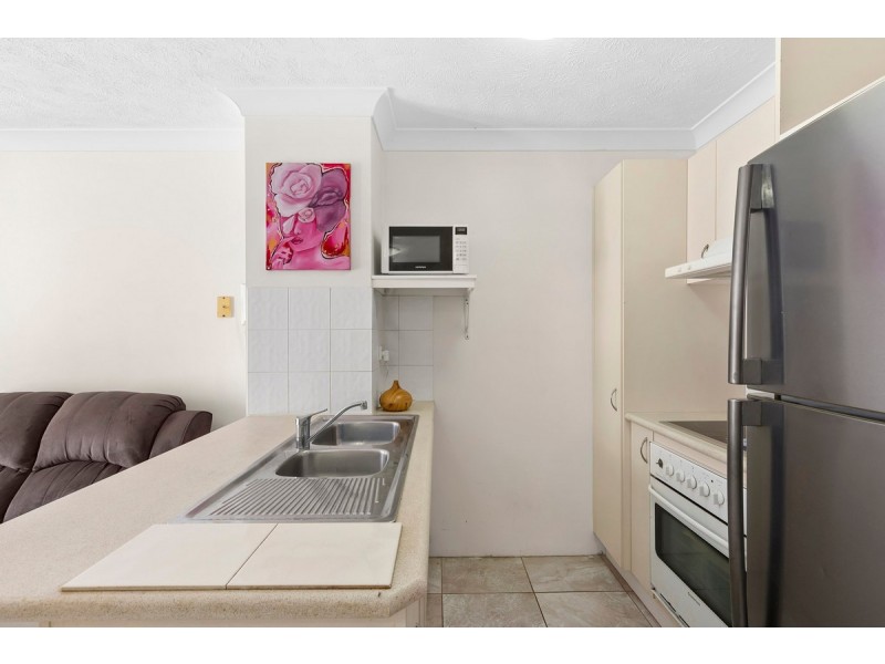 4/33 Lenneberg Street, Southport QLD 4215