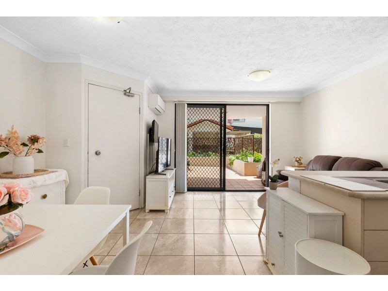 4/33 Lenneberg Street, Southport QLD 4215