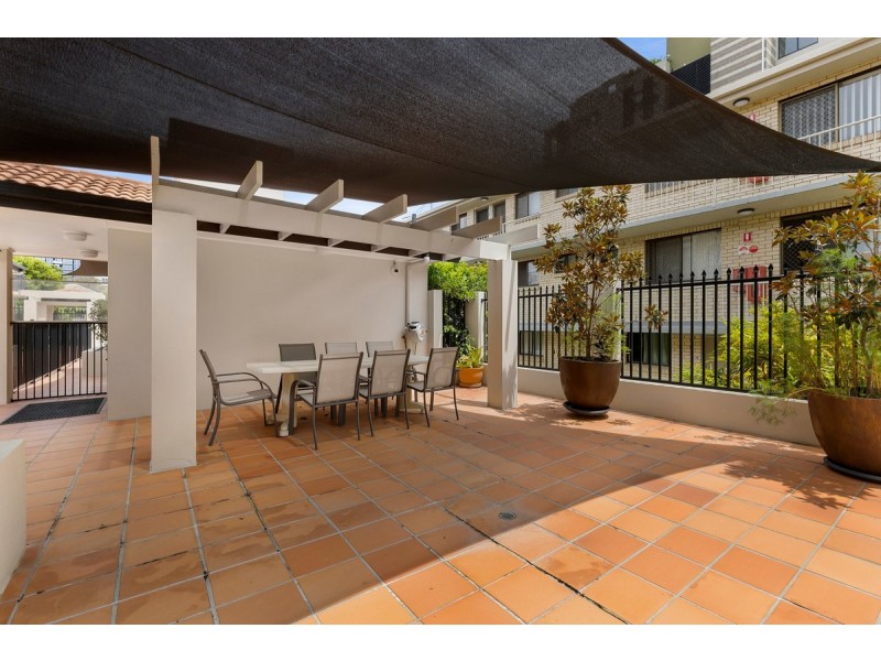 4/33 Lenneberg Street, Southport QLD 4215