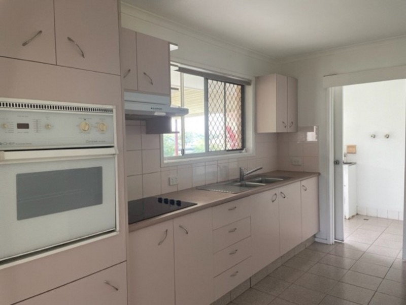 15 Mediterranean Drive, Benowa QLD 4217
