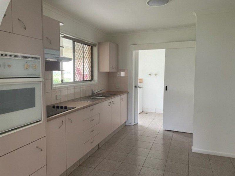 15 Mediterranean Drive, Benowa QLD 4217