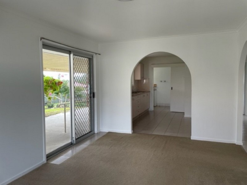 15 Mediterranean Drive, Benowa QLD 4217