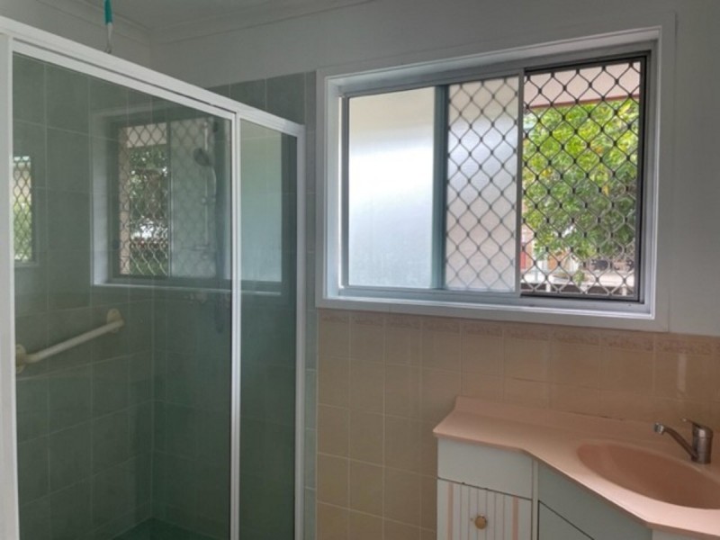 15 Mediterranean Drive, Benowa QLD 4217