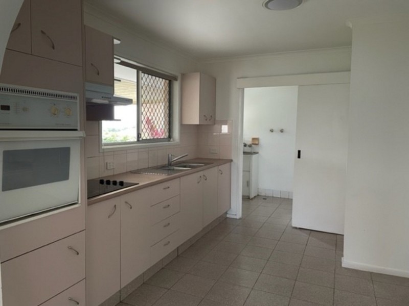 15 Mediterranean Drive, Benowa QLD 4217