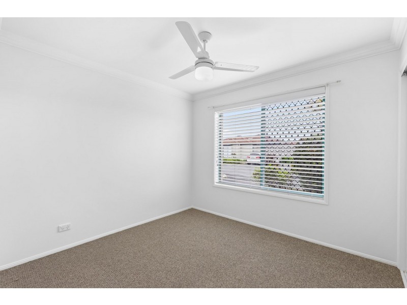 4/222 Central Street, Labrador QLD 4215