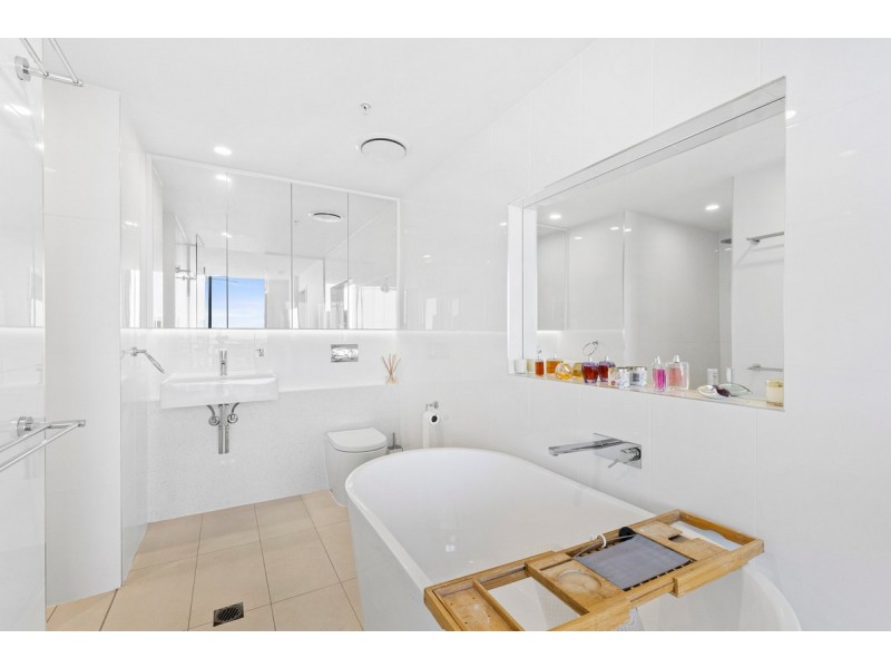 902/388 Marine Parade, Labrador QLD 4215