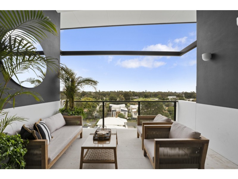 27/137 Eugaree Street, Southport QLD 4215