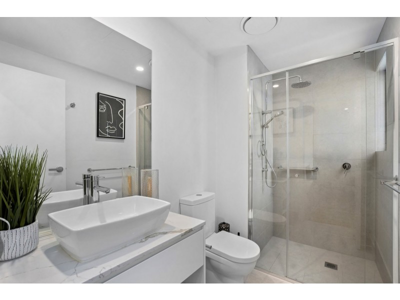 27/137 Eugaree Street, Southport QLD 4215