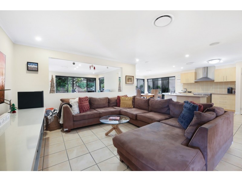 11 Petworth Court, Arundel QLD 4214