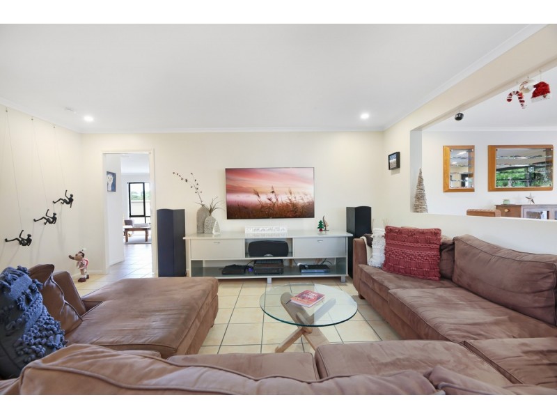 11 Petworth Court, Arundel QLD 4214