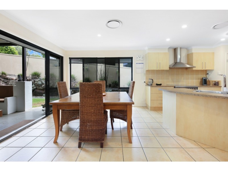 11 Petworth Court, Arundel QLD 4214