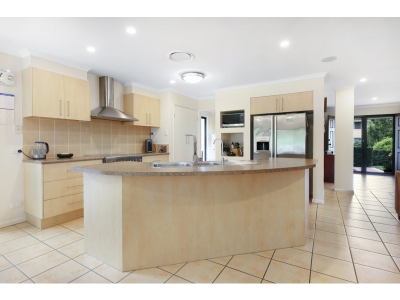 11 Petworth Court, Arundel QLD 4214