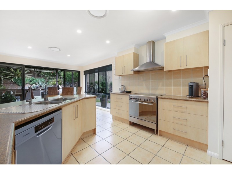 11 Petworth Court, Arundel QLD 4214