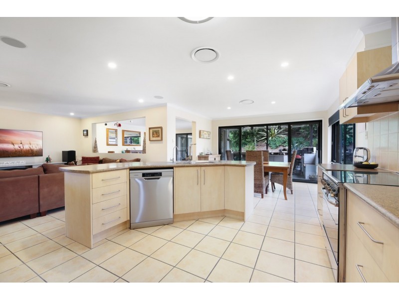 11 Petworth Court, Arundel QLD 4214