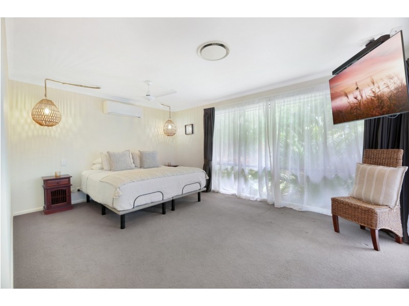 11 Petworth Court, Arundel QLD 4214