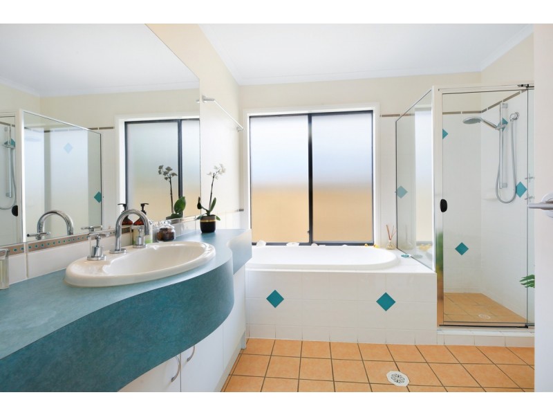 11 Petworth Court, Arundel QLD 4214