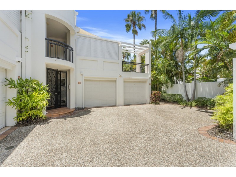 Unit 8 Northern/100 Cotlew Street East, Southport QLD 4215