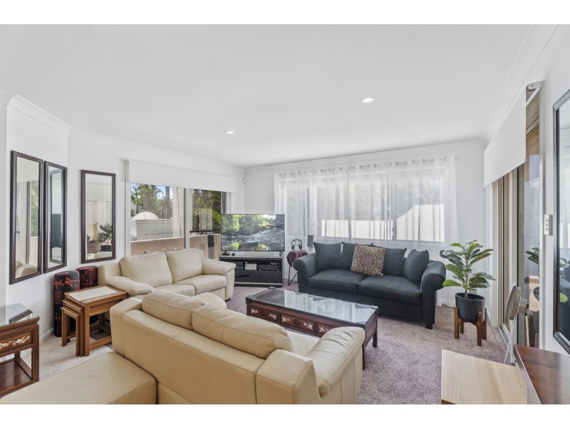 Unit 8 Northern/100 Cotlew Street East, Southport QLD 4215