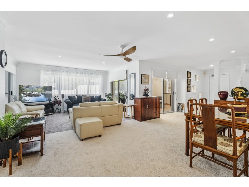 Unit 8 Northern/100 Cotlew Street East, Southport QLD 4215