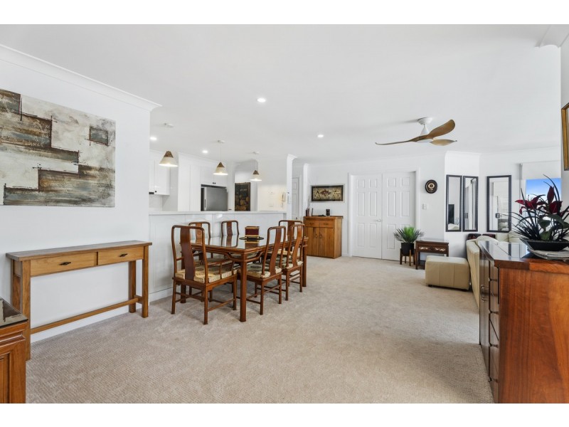 Unit 8 Northern/100 Cotlew Street East, Southport QLD 4215