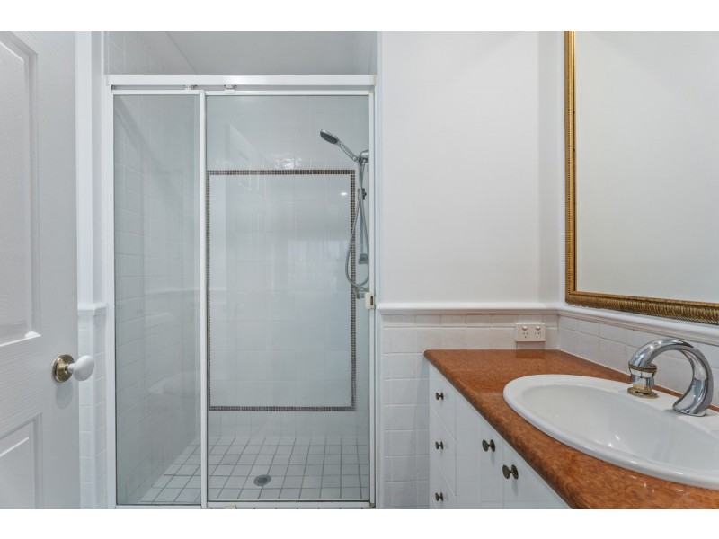 Unit 8 Northern/100 Cotlew Street East, Southport QLD 4215