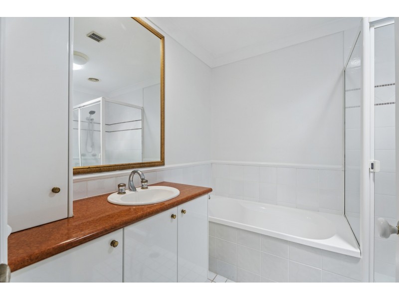 Unit 8 Northern/100 Cotlew Street East, Southport QLD 4215