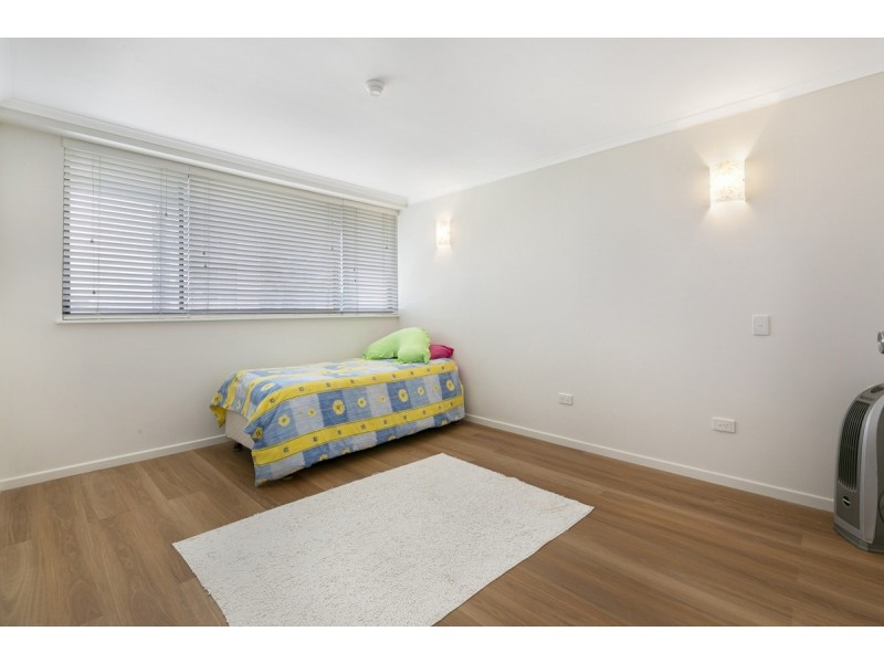 10c/10 Marine Parade, Southport QLD 4215