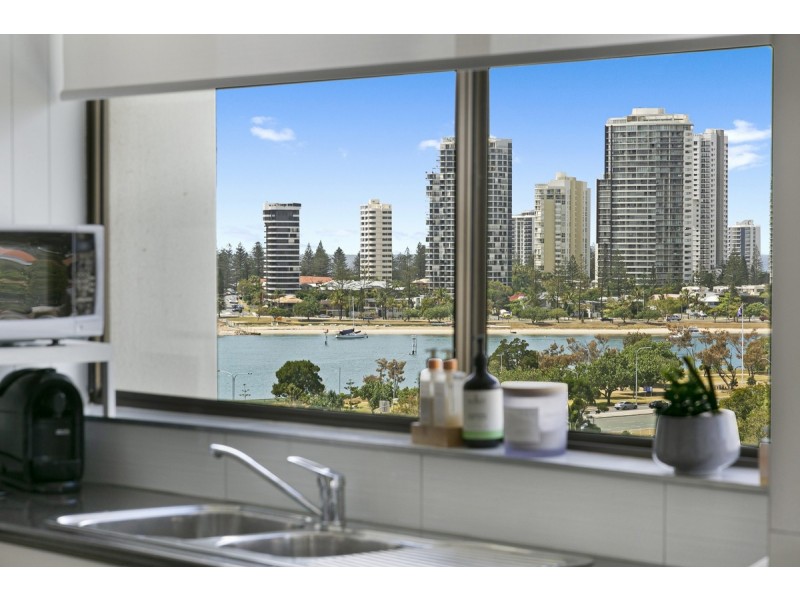 10c/10 Marine Parade, Southport QLD 4215