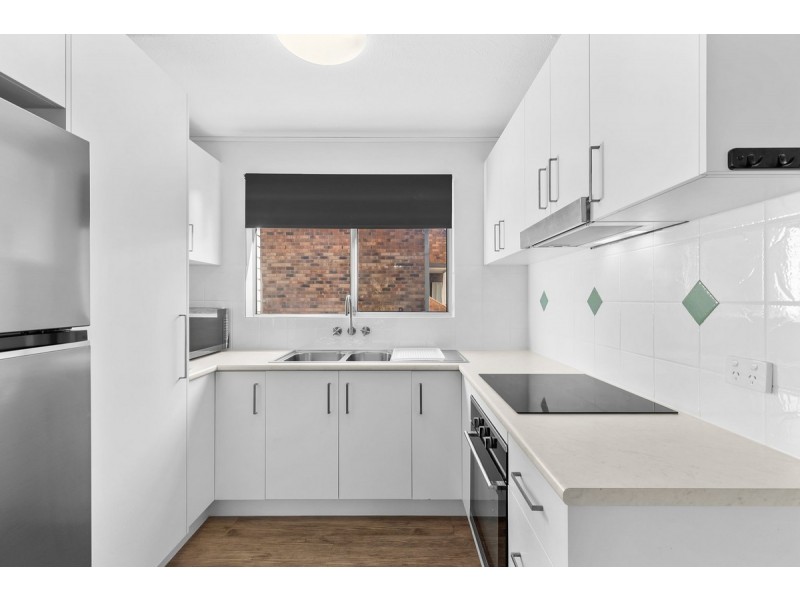 3/164 Frank Street, Labrador QLD 4215