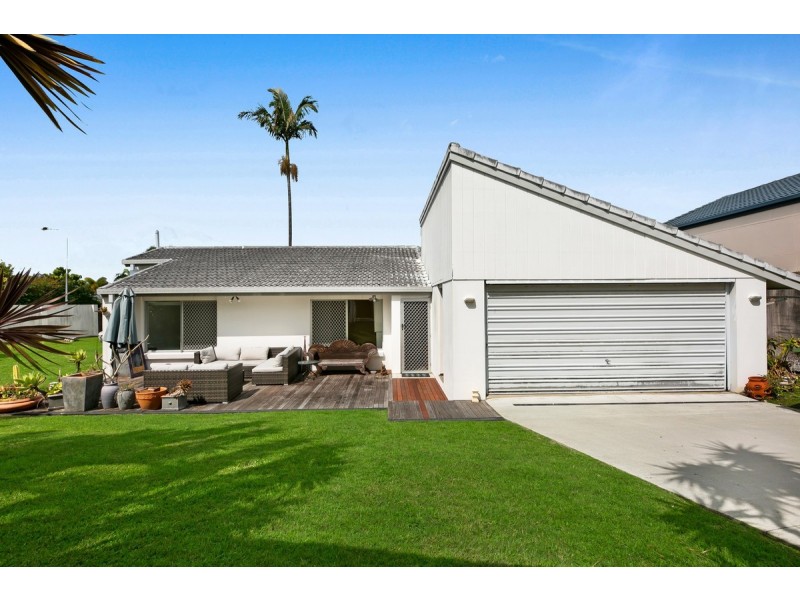 2 Adler Court, Benowa Waters QLD 4217