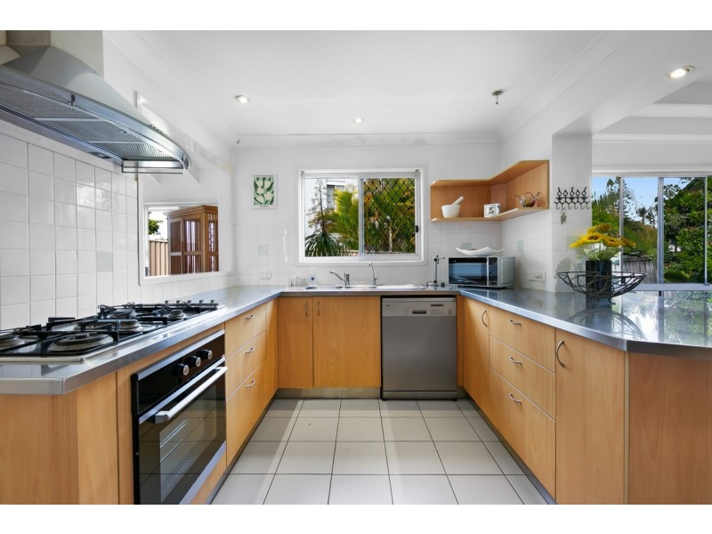 2 Adler Court, Benowa Waters QLD 4217