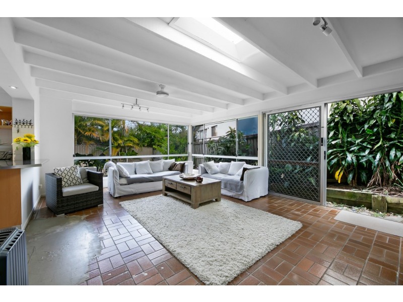 2 Adler Court, Benowa Waters QLD 4217