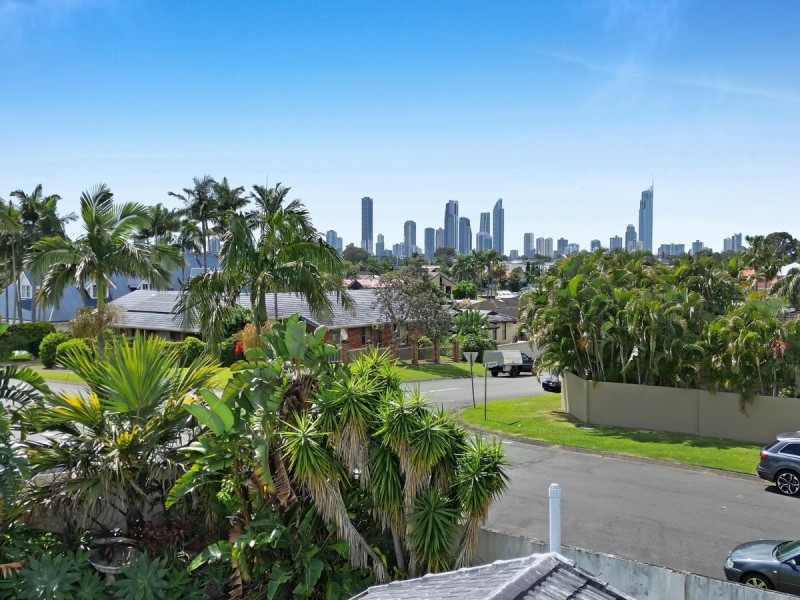 2 Adler Court, Benowa Waters QLD 4217