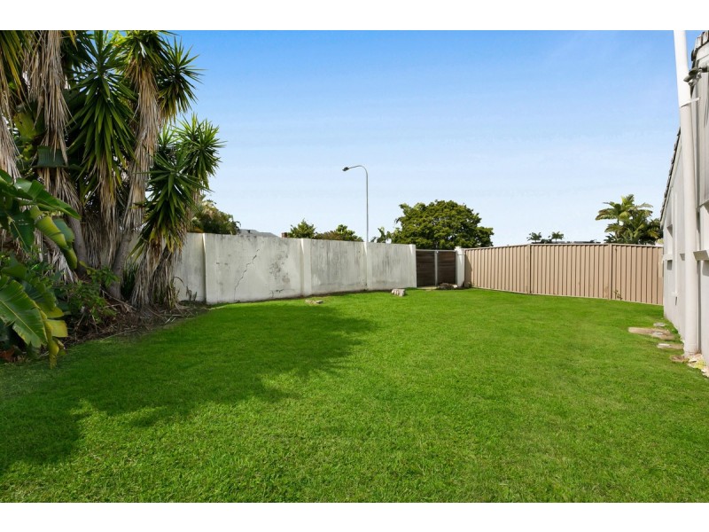 2 Adler Court, Benowa Waters QLD 4217