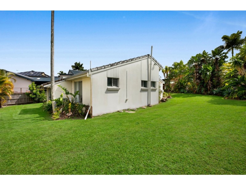 2 Adler Court, Benowa Waters QLD 4217