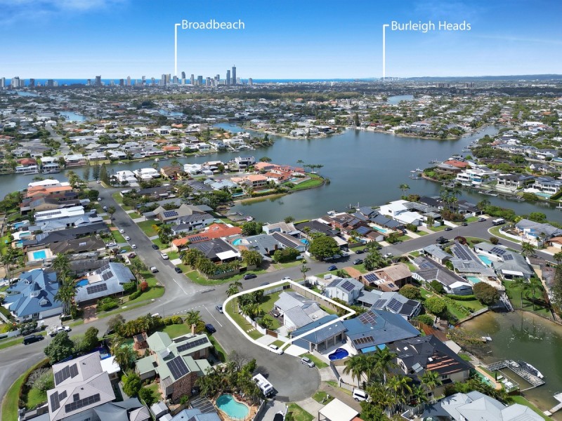 2 Adler Court, Benowa Waters QLD 4217