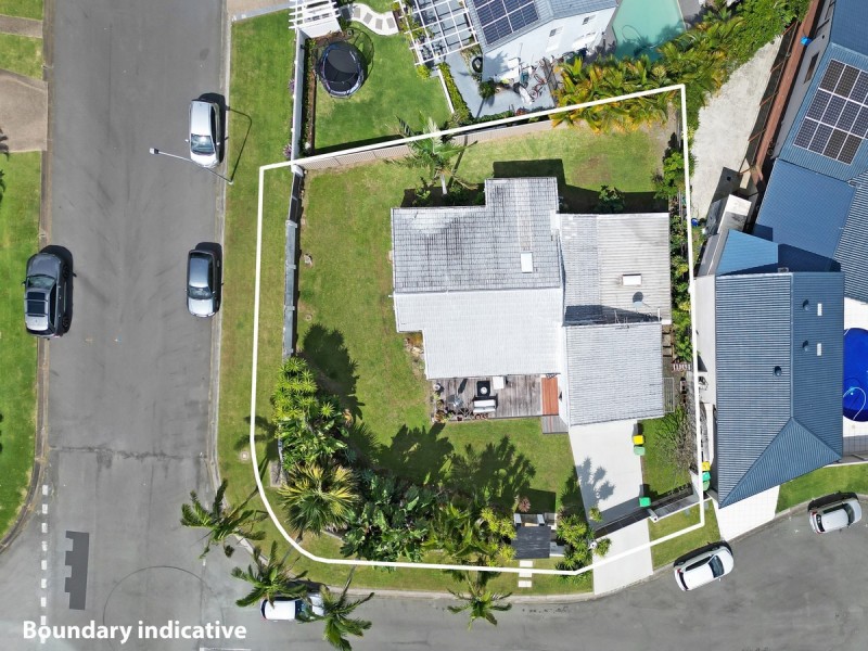 2 Adler Court, Benowa Waters QLD 4217