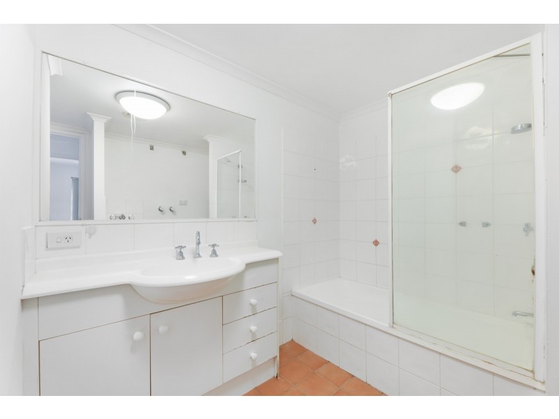 42/45 Pohlman Street, Southport QLD 4215