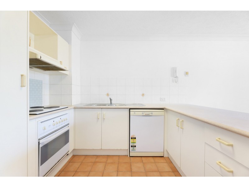 42/45 Pohlman Street, Southport QLD 4215