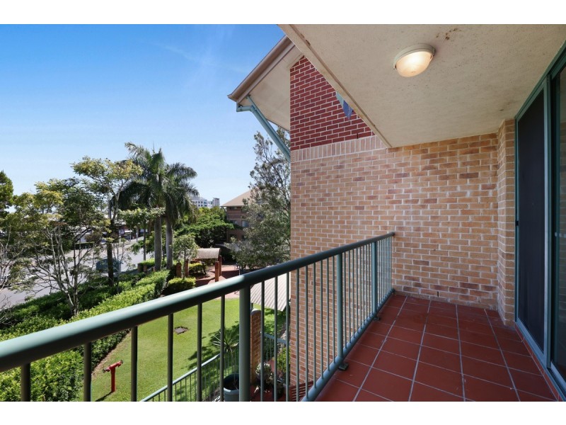 42/45 Pohlman Street, Southport QLD 4215